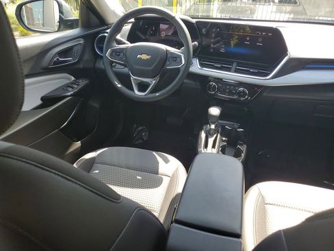 Used 2025 Chevrolet Trax LT w/ LT Convenience Package image 12