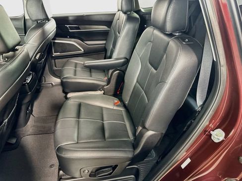 Used 2022 Kia Telluride EX w/ EX Premium Package FWD image 16