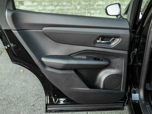 Used 2024 Nissan Ariya AWD image 18