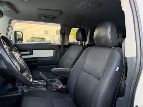 Used 2013 Toyota FJ Cruiser 4WD w/ Upgrade Pkg image 8