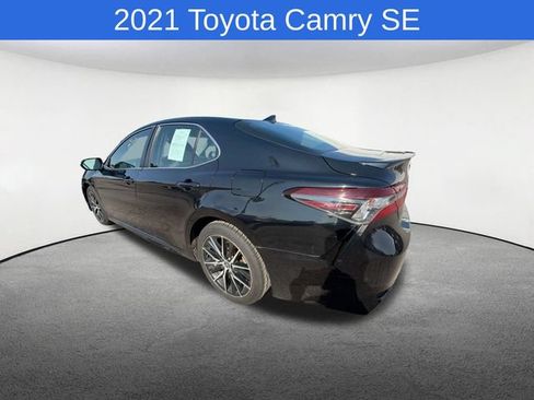 Used 2021 Toyota Camry SE FWD image 4