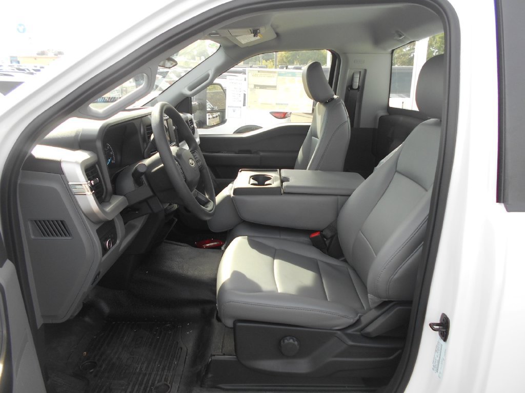 New 2024 Ford F550 4x4 Regular Cab Super Duty image 6