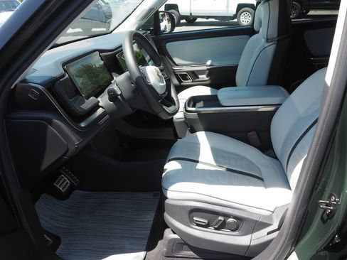 Used 2023 Rivian R1S Launch Edition AWD/4WD image 13