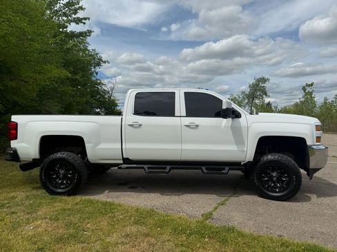 Used 2015 Chevrolet Silverado 2500 LT AWD/4WD image 4