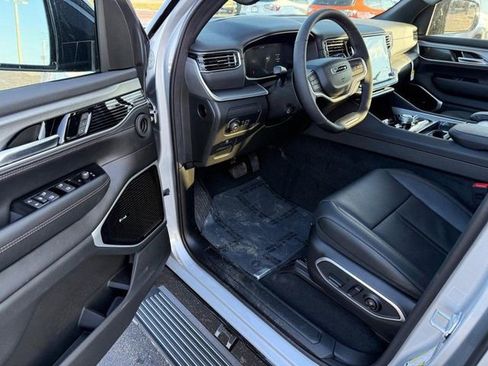 New 2025 Jeep Wagoneer L Series III image 19