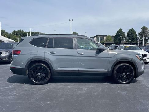 Certified 2026 Volkswagen Atlas SE w/ Panoramic Sunroof Package FWD image 8