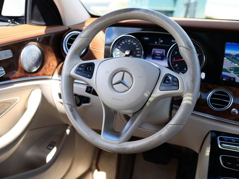 Used 2017 Mercedes-Benz E 300 4MATIC image 33