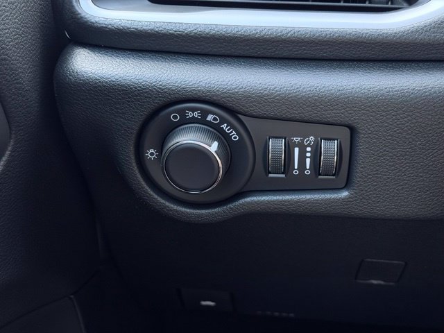 New 2027 Chrysler Pacifica Select FWD image 38