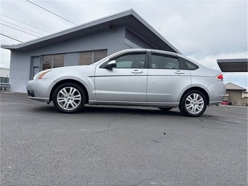 Used 2010 Ford Focus SEL FWD image 2