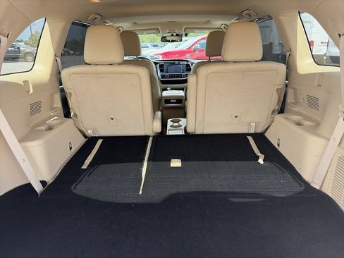 Used 2016 Toyota Highlander Limited w/ Driver Technology Package FWD image 31