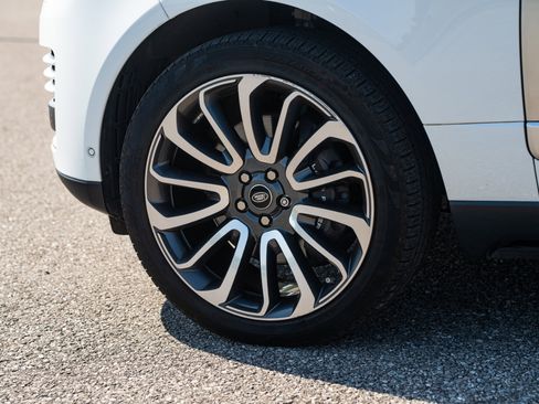 Used 2020 Land Rover Range Rover HSE image 23