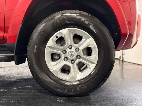 Used 2024 Toyota 4Runner SR5 AWD/4WD image 9