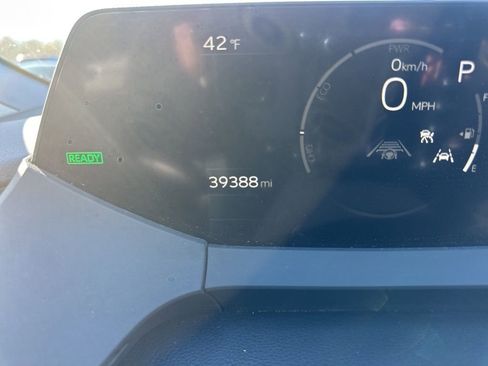 Used 2024 Toyota Prius LE image 21