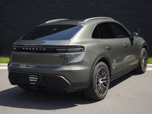 Certified 2025 Porsche Macan 4S Electric AWD/4WD image 7