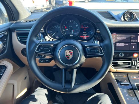 Used 2025 Porsche Macan image 16