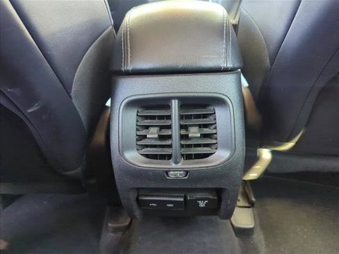 Used 2019 Jeep Cherokee Limited image 21