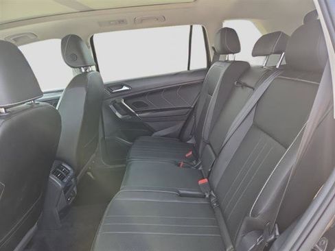Used 2022 Volkswagen Tiguan SE image 30
