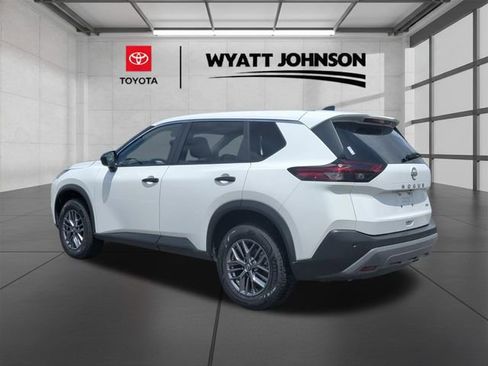 Used 2023 Nissan Rogue S AWD/4WD image 3