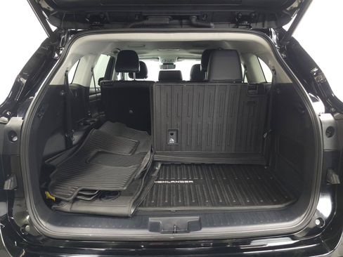 Used 2023 Toyota Highlander XLE AWD/4WD image 12