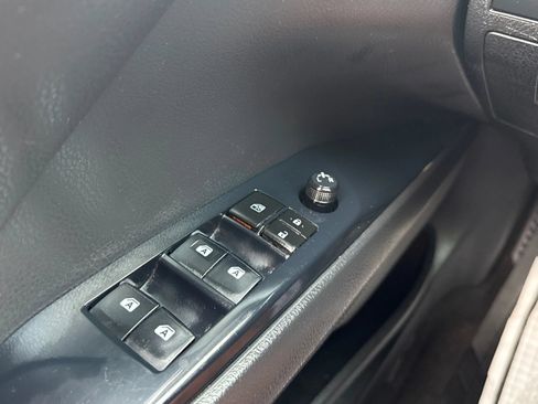 Used 2020 Toyota Camry SE FWD image 19