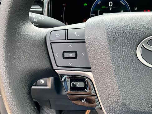 Used 2025 Toyota Camry LE image 20