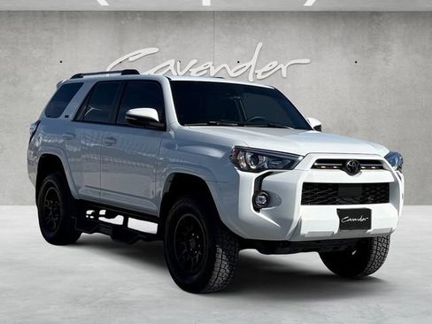 Used 2022 Toyota 4Runner SR5 Premium image 2