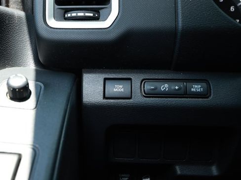 Used 2022 Nissan Frontier SV AWD/4WD image 15