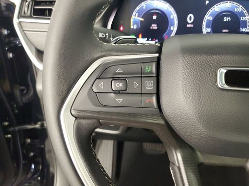 Used 2025 Jeep Grand Cherokee Laredo X image 25