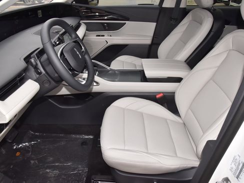 New 2026 Lincoln Nautilus Premier image 13