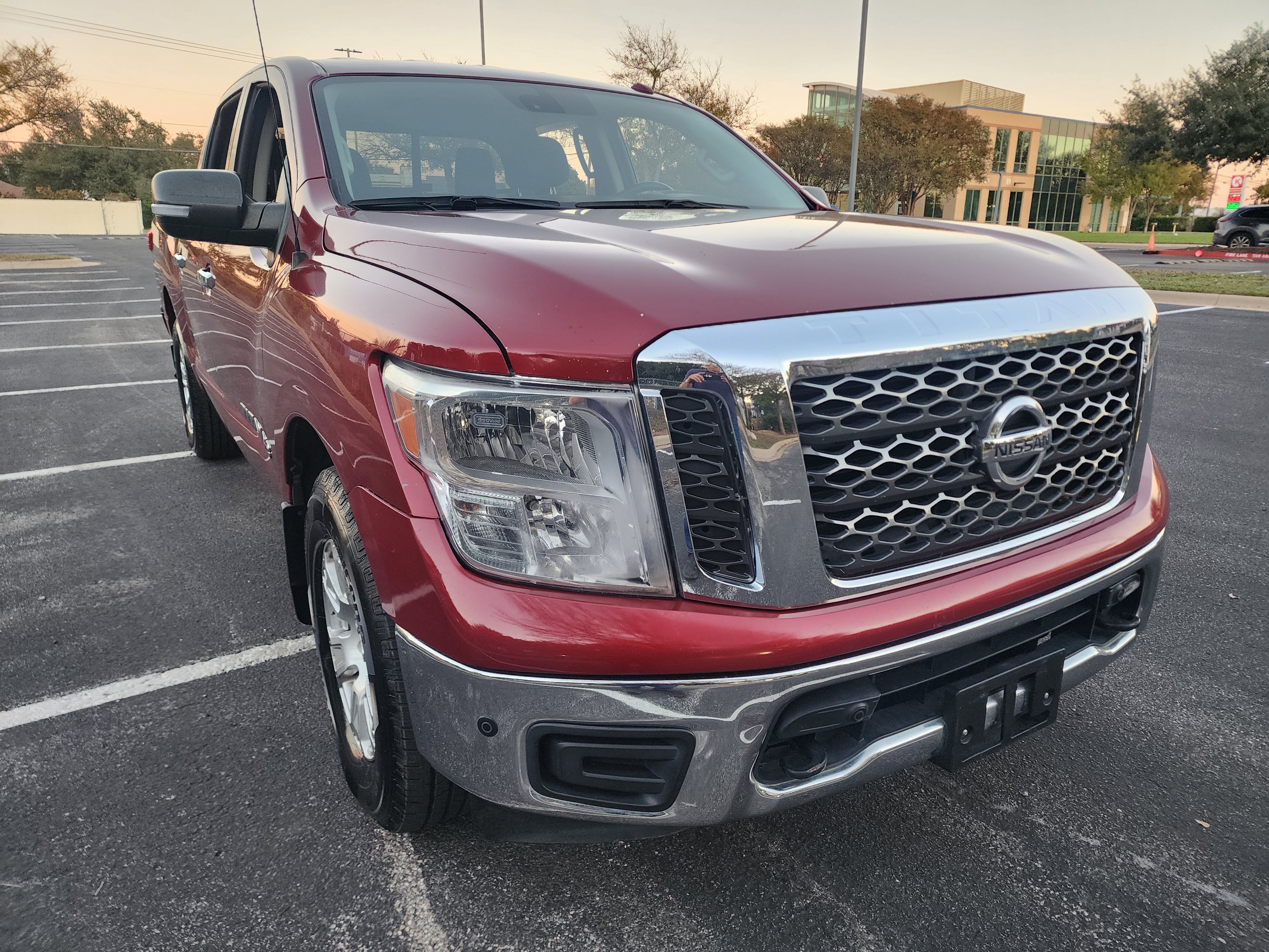 Used 2018 Nissan Titan SV w/ SV Convenience Package AWD/4WD image 1