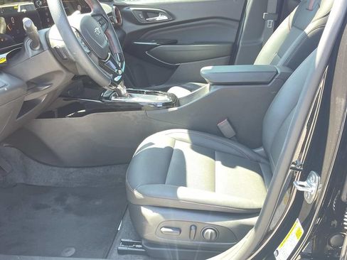 Used 2026 Chevrolet Trax RS w/ Sunroof Package FWD image 16