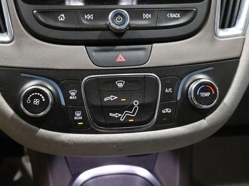 Used 2017 Chevrolet Malibu LT image 28