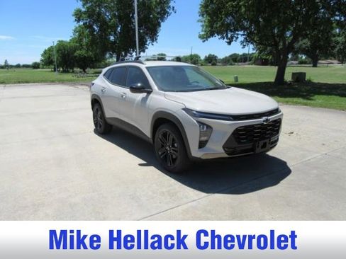 New 2026 Chevrolet Trax ACTIV w/ Driver Confidence Package FWD image 1