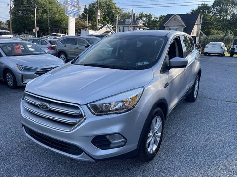 Used 2017 Ford Escape SE AWD/4WD image 1