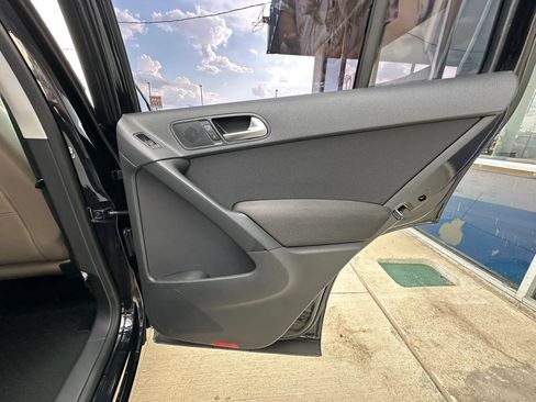 Used 2018 Volkswagen Tiguan Limited w/ Premium Package FWD image 35
