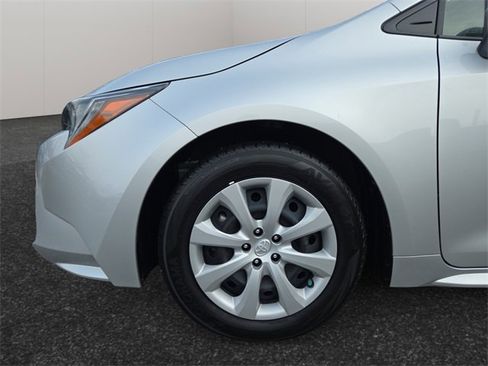 Certified 2022 Toyota Corolla LE image 4