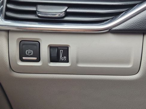 Used 2022 Cadillac XT4 Luxury w/ Cold Weather Package FWD image 20
