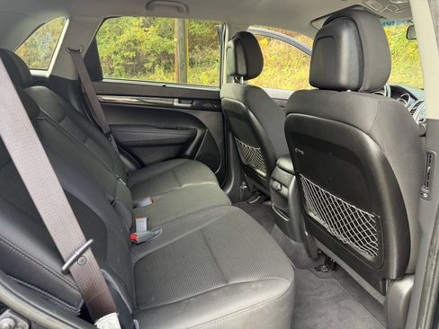 Used 2014 Kia Sorento LX image 19