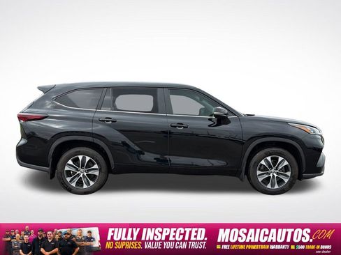 Used 2024 Toyota Highlander XLE AWD/4WD image 2