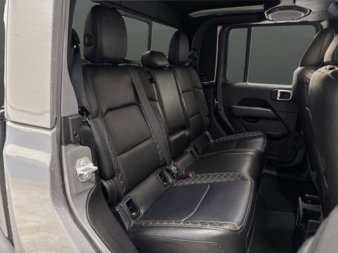 Used 2022 Jeep Gladiator Overland image 31