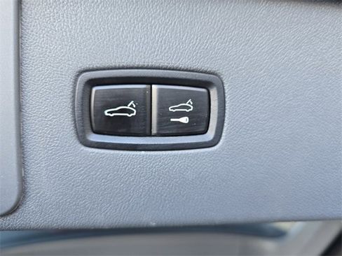Used 2021 Porsche Cayenne image 16
