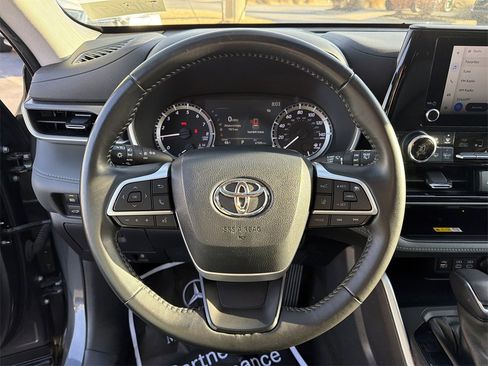 Used 2023 Toyota Highlander XLE image 27