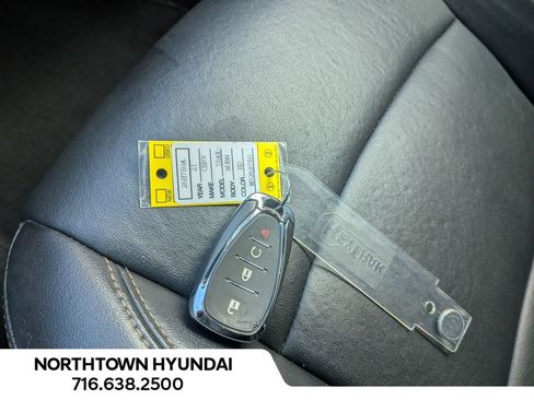 Used 2021 Chevrolet Trax LT w/ Premium Seat Package AWD/4WD image 16