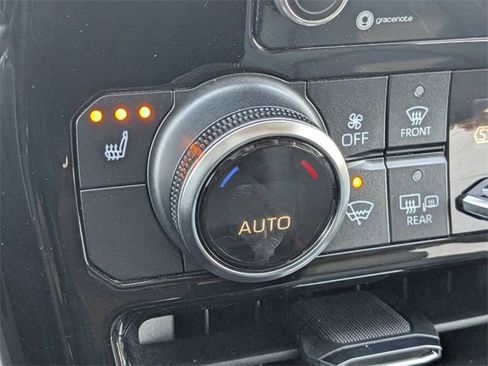 Used 2022 Toyota Highlander XLE image 26