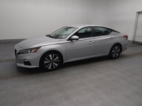Used 2022 Nissan Altima 2.5 SV FWD image 2