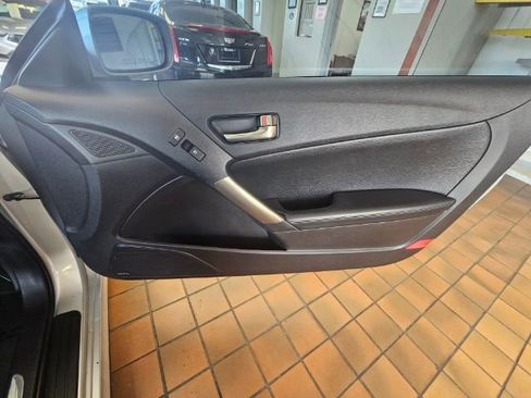 Used 2013 Hyundai Genesis 3.8 image 12