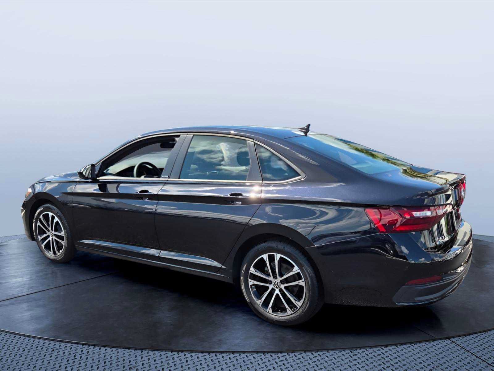 Used 2024 Volkswagen Jetta Sport FWD image 5