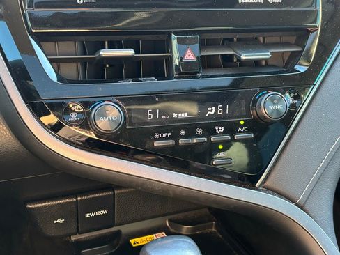 Used 2023 Toyota Camry SE image 10