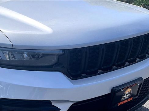 Used 2024 Jeep Grand Cherokee Altitude AWD/4WD image 33