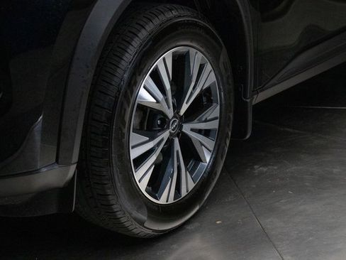 Used 2023 Nissan Rogue SV w/ SV Premium B Package image 7